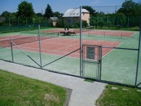 Současná podoba přilehlé plochy u sportovní haly